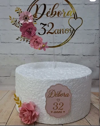 Topo floral personalizado para aniversário de 32 anos